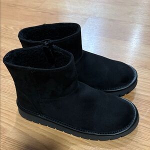 Universal  Threads Women's Classic Boots6 Black  Ankle Slip On Faux Suede